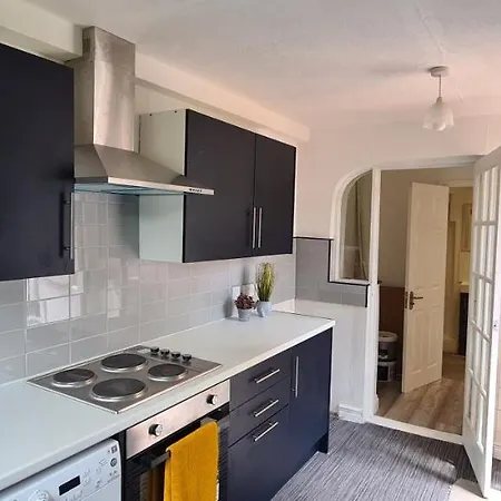 Sipson House West Drayton 3 Bedroom 2 Bathroom Plush Parking Close To Lhr By Mdps *