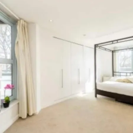 Centrally Located Flat - Battersea Park Road London