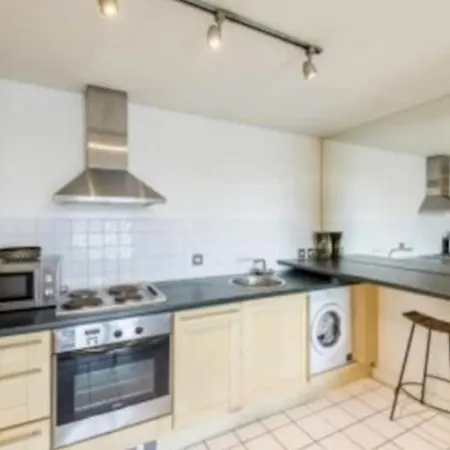 Apartment Centrally Located Flat - Battersea Park Road