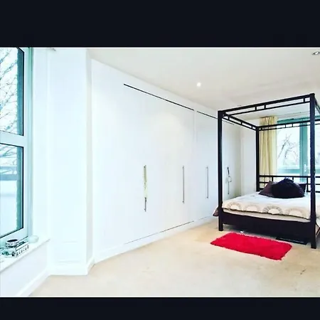 Centrally Located Flat - Battersea Park Road