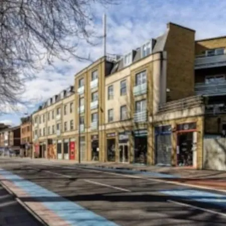 Centrally Located Flat - Battersea Park Road Apartment