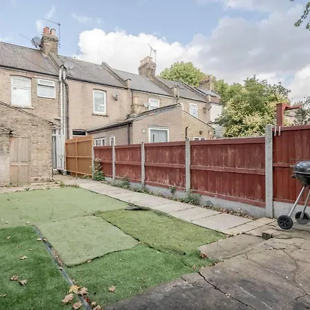 Holiday home Impeccable And Welcoming 3-bed House In *