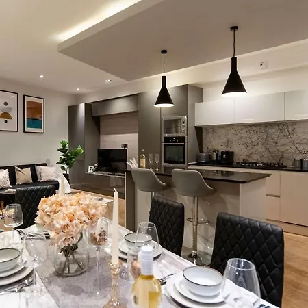 Stunning Camden House With Private Terrace & Free Parking Holiday home *