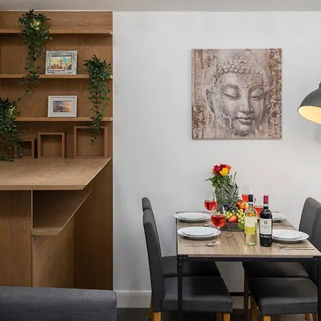 Famous Piccadilly Circus Apartment *