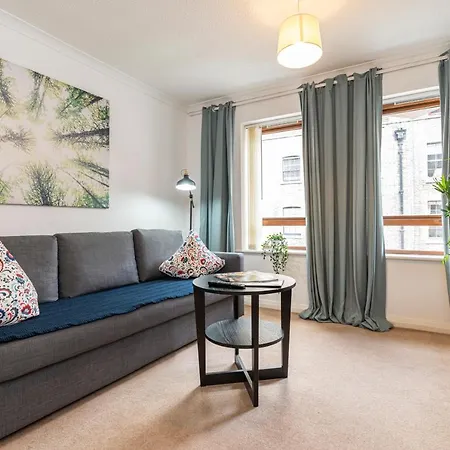 Famous Piccadilly Circus Apartment *