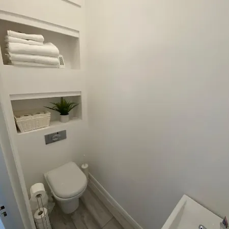 Spacious 2 Bedroom Flat In Paddington Apartment London