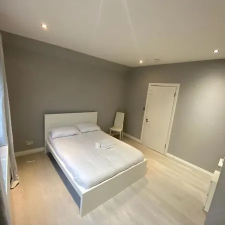 Large House Close To Greenwich Eltham