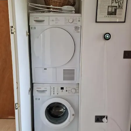 Sky - Stunning 3 Bed Apt In The Sky Apartment London