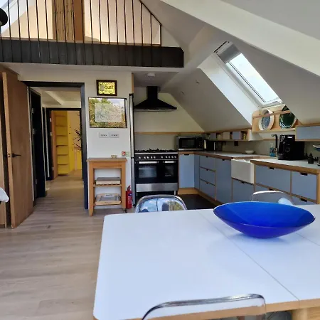 Sky - Stunning 3 Bed Apt In The Sky Apartment London