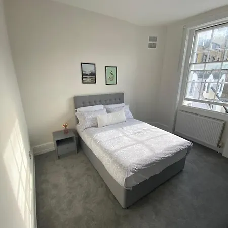 Spacious 2 Bedroom Flat In Paddington Apartment
