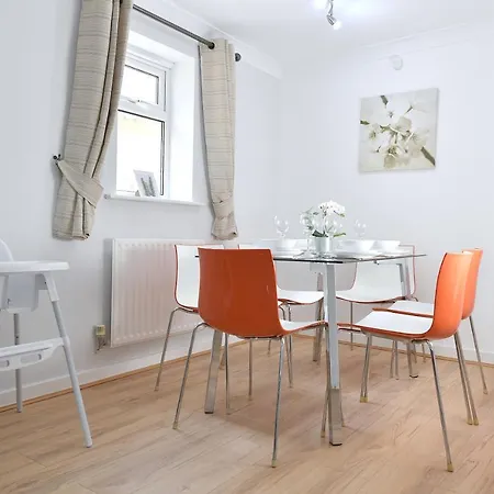 Clapham Junction - 2 Bedroom B&B 런던