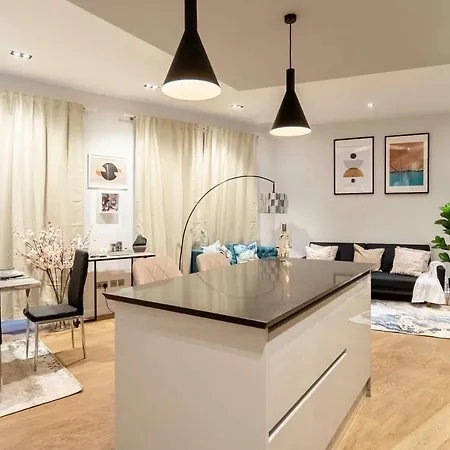 Holiday home Stunning Camden House With Private Terrace & Free Parking London