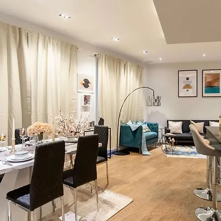 Stunning Camden House With Private Terrace & Free Parking Holiday home London
