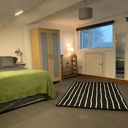 Balham, South Spacious 6, 6 Available Homestay London