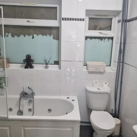 Guess Bungalow Wembley *