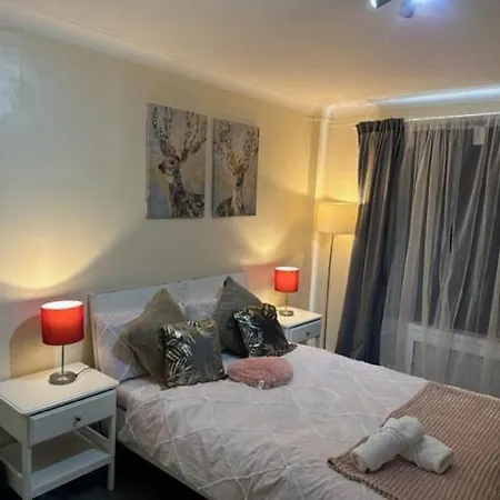 Apartment Superb One Bedroom Private *