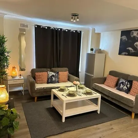Superb One Bedroom Private Apartment London
