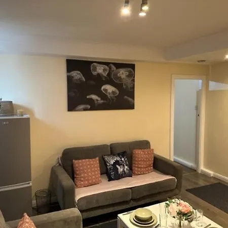 Superb One Bedroom Private London