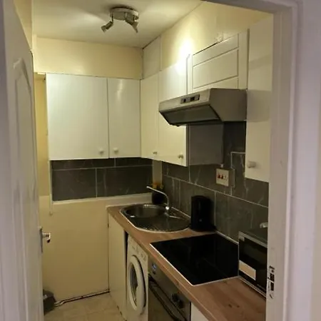 Superb One Bedroom Private *