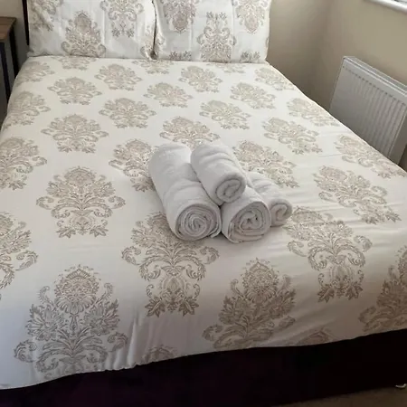 Homestay Blythe Park House London