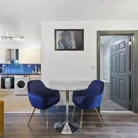 Apartment The Exquisite Gem -parking Harrow