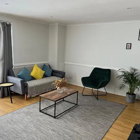 Apartment Lovely 2 Bedroom With Parking Space London