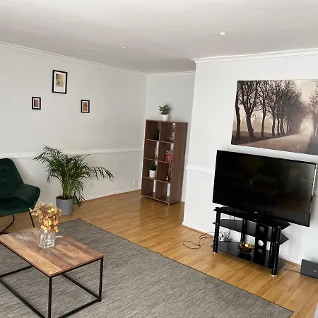 Lovely 2 Bedroom With Parking Space Apartament *