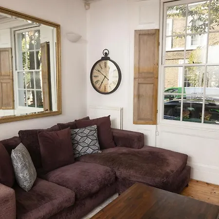 Apartment The Angel Place Hideaway - Fair 4bdr House With Terrace London