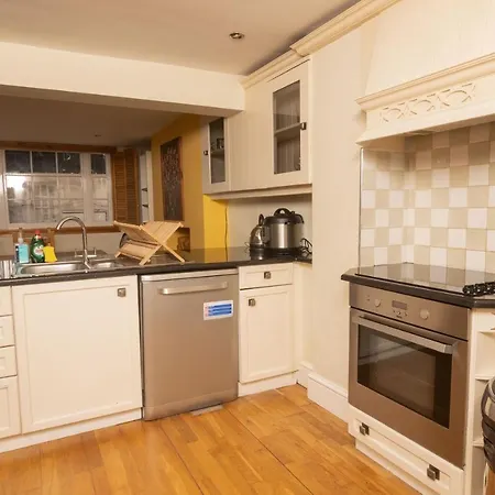 The Angel Place Hideaway - Fair 4bdr House With Terrace * London