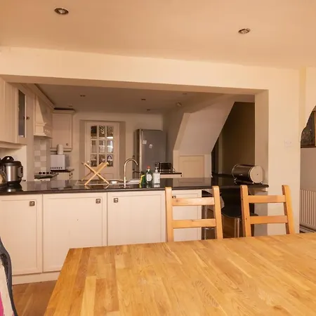 Apartment The Angel Place Hideaway - Fair 4bdr House With Terrace