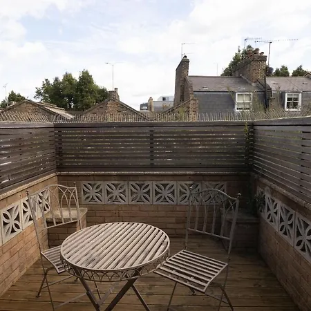 The Angel Place Hideaway - Fair 4bdr House With Terrace Apartment London