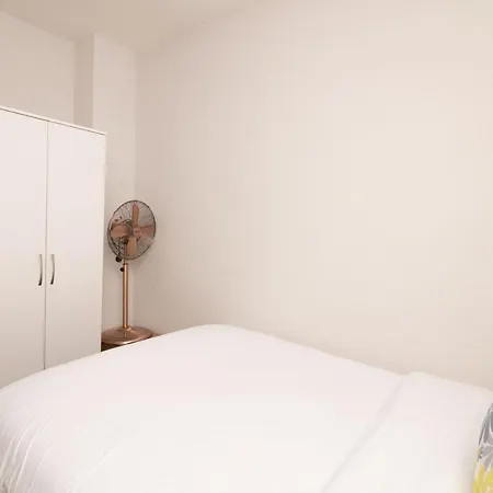 Apartment The Angel Place Hideaway - Fair 4bdr House With Terrace *
