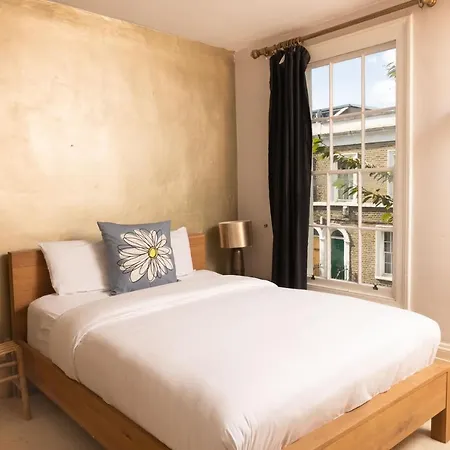 Apartment The Angel Place Hideaway - Fair 4bdr House With Terrace London