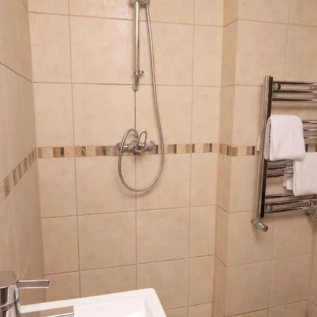 The Angel Place Hideaway - Fair 4bdr House With Terrace London