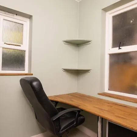 The Angel Place Hideaway - Fair 4bdr House With Terrace * London