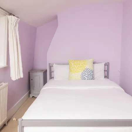 The Angel Place Hideaway - Fair 4bdr House With Terrace Apartment London