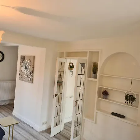 Sipson House West Drayton 3 Bedroom 2 Bathroom Plush Parking Close To Lhr By Mdps