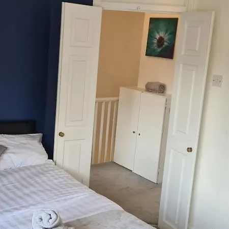 Sipson House West Drayton 3 Bedroom 2 Bathroom Plush Parking Close To Lhr By Mdps Semesterbostad *