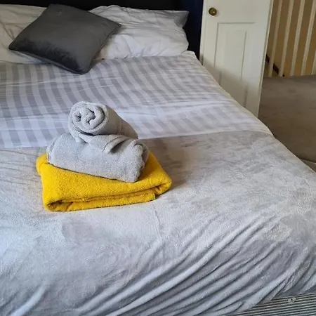 Sipson House West Drayton 3 Bedroom 2 Bathroom Plush Parking Close To Lhr By Mdps Semesterbostad *