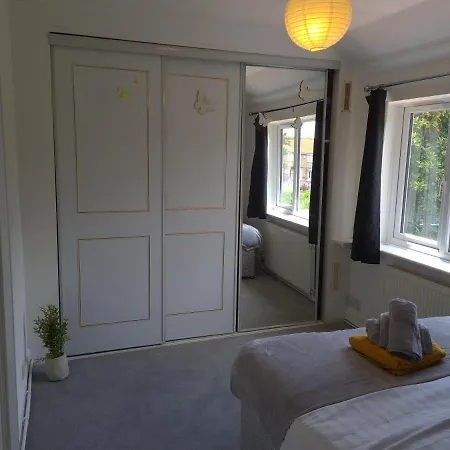 Sipson House West Drayton 3 Bedroom 2 Bathroom Plush Parking Close To Lhr By Mdps *