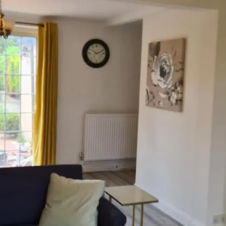 Sipson House West Drayton 3 Bedroom 2 Bathroom Plush Parking Close To Lhr By Mdps * West Drayton (Middlesex)