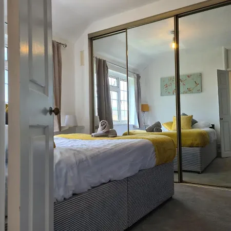 Semesterbostad Sipson House West Drayton 3 Bedroom 2 Bathroom Plush Parking Close To Lhr By Mdps *