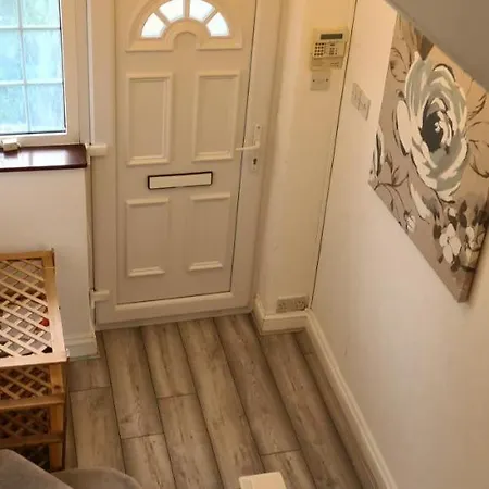 Sipson House West Drayton 3 Bedroom 2 Bathroom Plush Parking Close To Lhr By Mdps