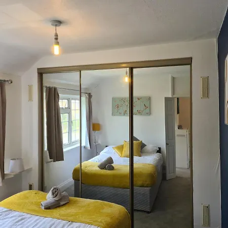 Semesterbostad Sipson House West Drayton 3 Bedroom 2 Bathroom Plush Parking Close To Lhr By Mdps