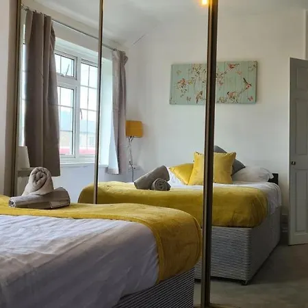 Sipson House West Drayton 3 Bedroom 2 Bathroom Plush Parking Close To Lhr By Mdps Semesterbostad West Drayton (Middlesex)