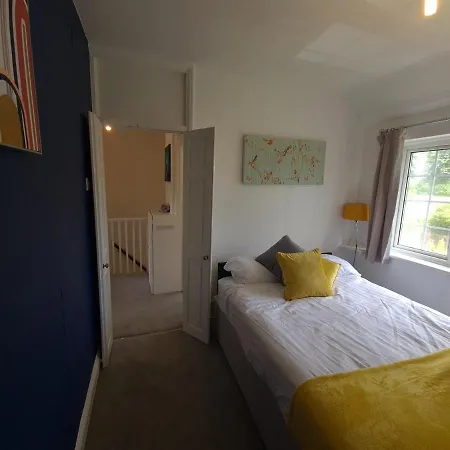 Sipson House West Drayton 3 Bedroom 2 Bathroom Plush Parking Close To Lhr By Mdps