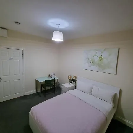 Homestay Guess Bungalow Wembley *