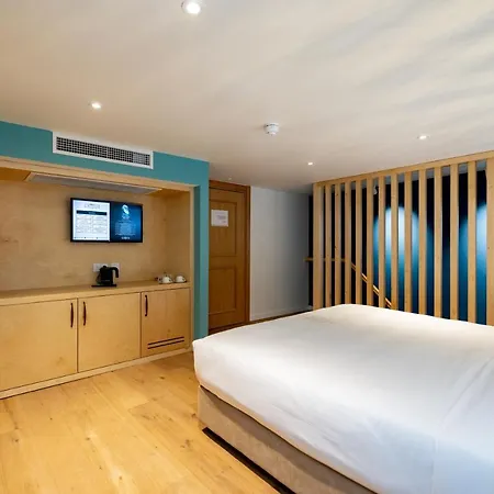 Hotel Limehouse Library