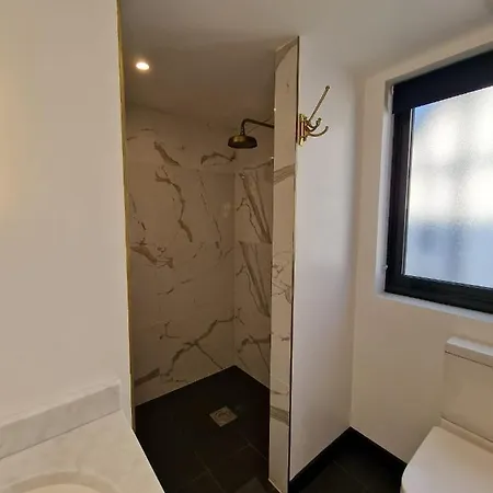 Sky - Stunning 3 Bed Apt In The Sky Apartment London
