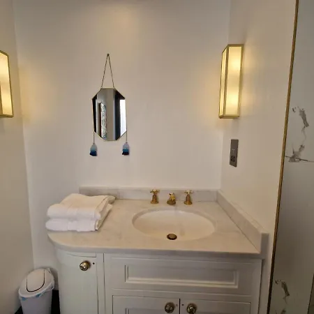 Sky - Stunning 3 Bed Apt In The Sky * London